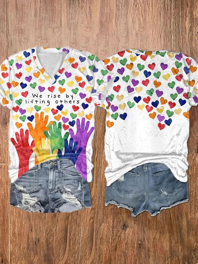 Women'S We Rise By Lifting Others Heart Rainbow Print Round Neck Short Sleeve T-Shirt